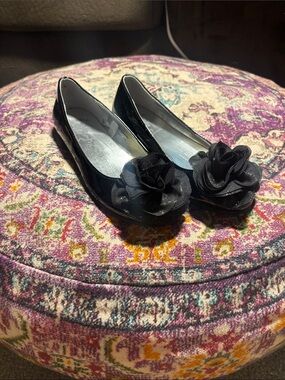 Flowers by Nina Girls Black Floral Applique Ballet Flats, Size 13